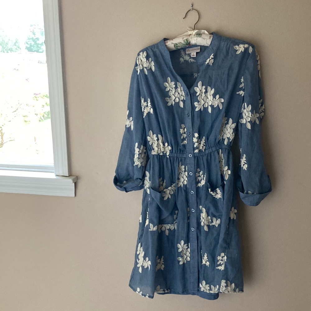 Size 4 blue floral dress with white flowers!